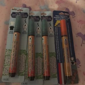 bundle of 4 fabric paint markers
